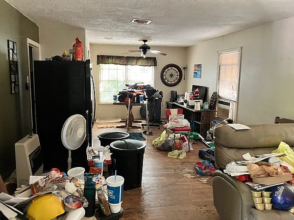 2nd image of 108 N Strauss Dr
