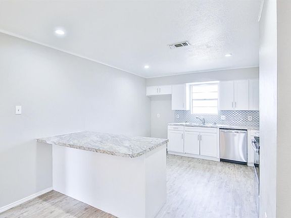 4th image of 9518 Belton Ave