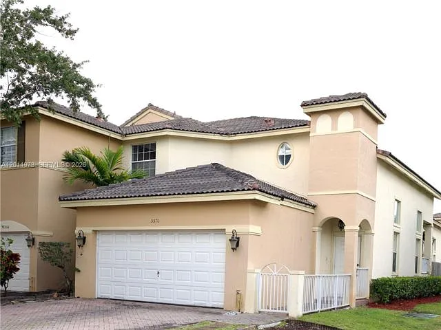 4 bed, 3.0 bath, 1863 sqft, $4,000 — Photo 2