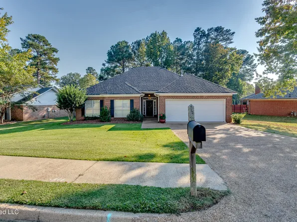 213 Boxwood Cir, Brandon, MS 39047