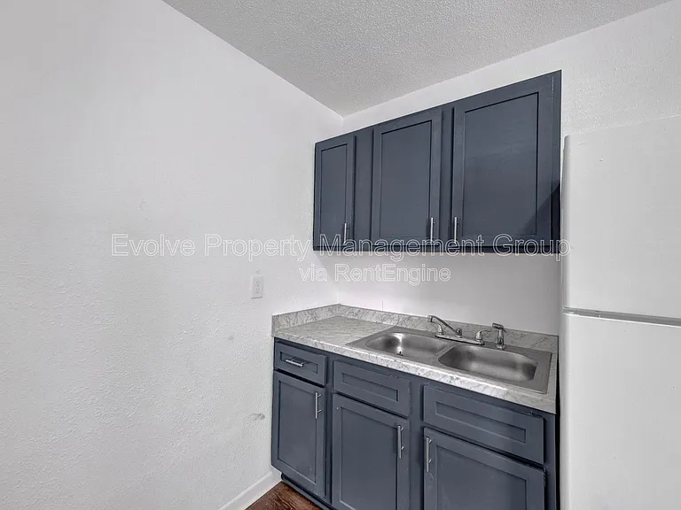 2966 Yale Ave #7 — Photo 5