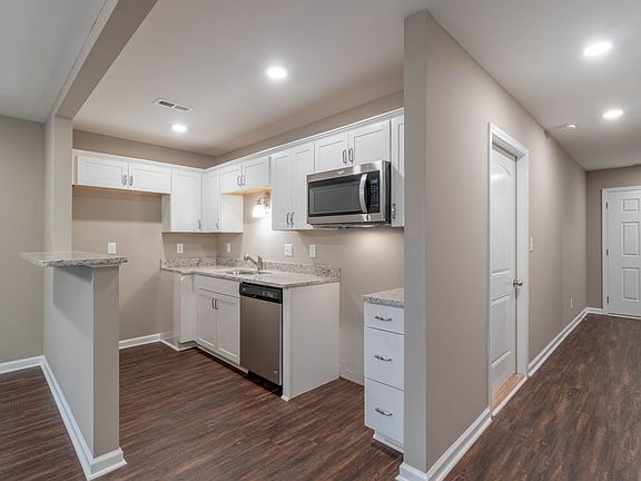 5th image of 135 Country Ln #701