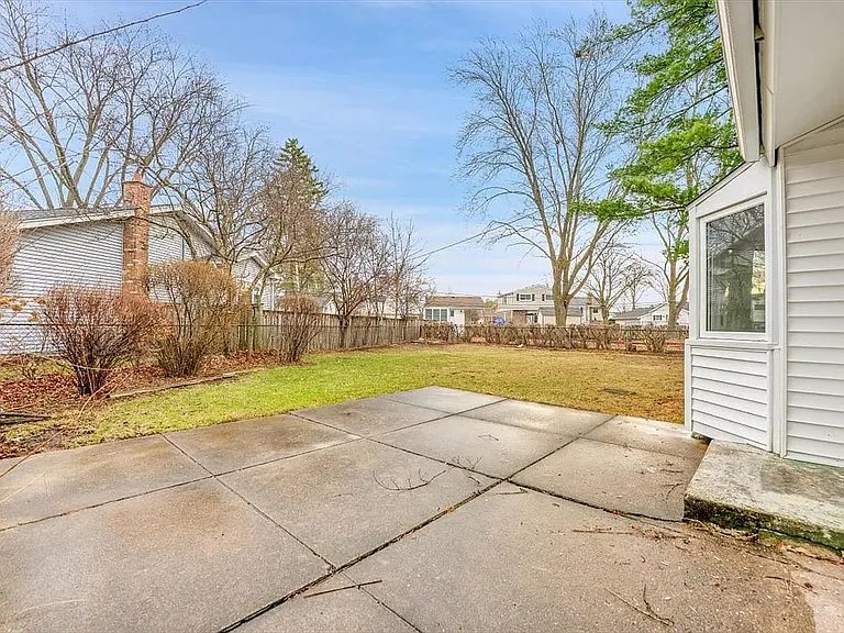 2115 N Elizabeth Dr — Photo 35