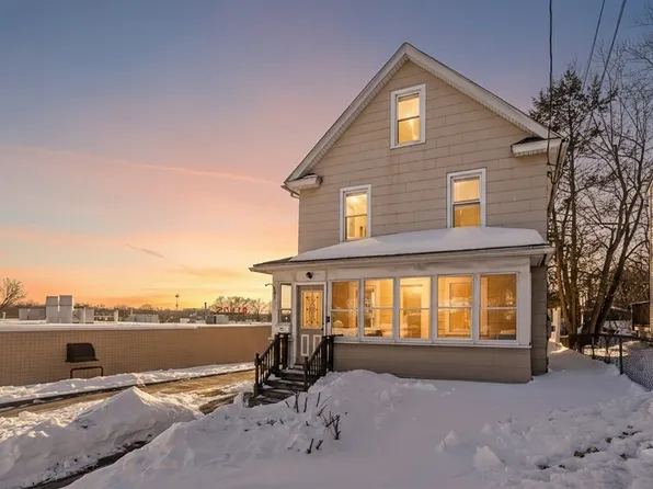 23 Jackson St, Chicopee, MA 01020