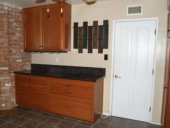 3rd image of 14841 Broadmoor St