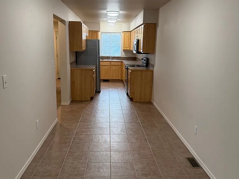 1709 W Fern Dr — Photo 4