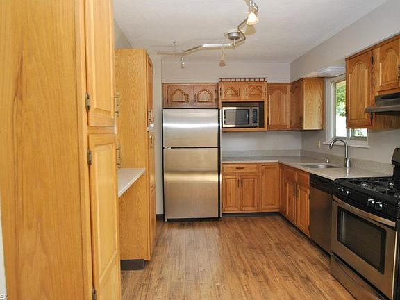 5th image of 749 W Shore Blvd