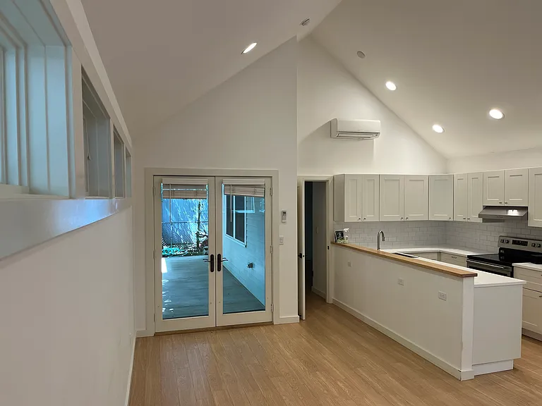 2733 NE 29th Ave #B — Photo 2
