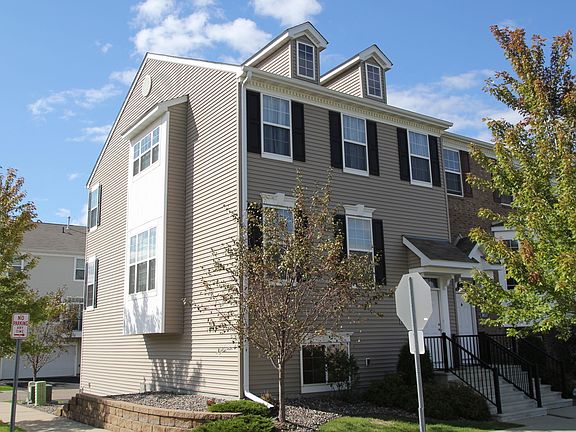 2nd image of 3851 La Belle St