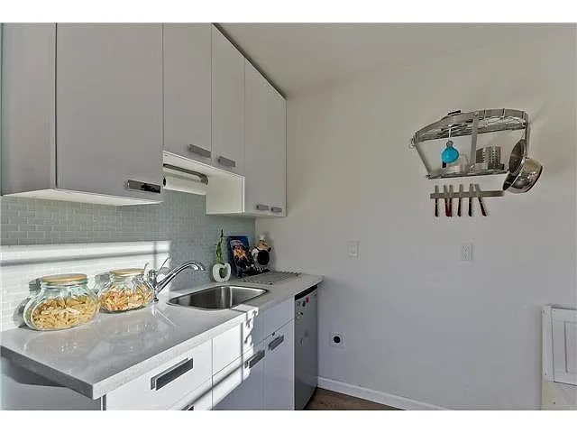 Building Photo - Oriole Ave
