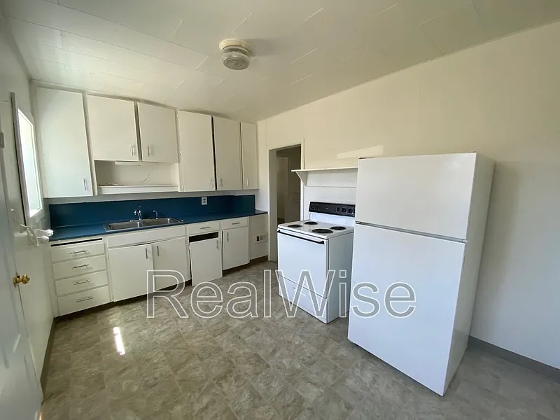 2 bed, 1.0 bath, 933 sqft, $1,395 — Photo 3