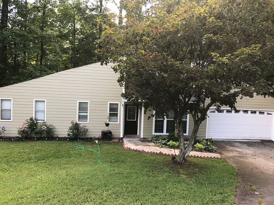 2nd image of 2825 Calico Ct NE