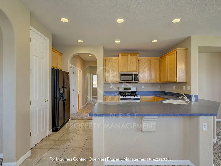 418 Dumont Ct — Photo 12