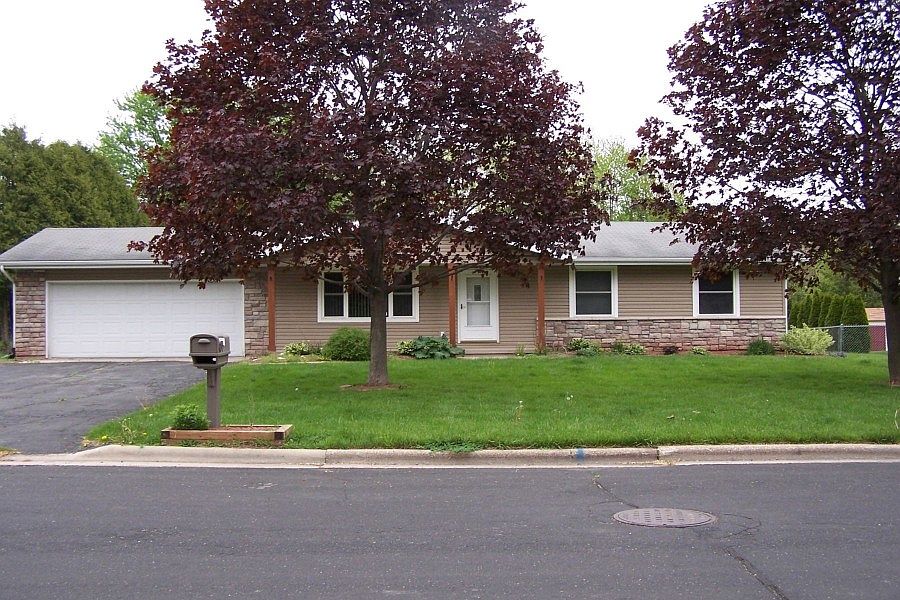 1st image of 424 Hyland Dr