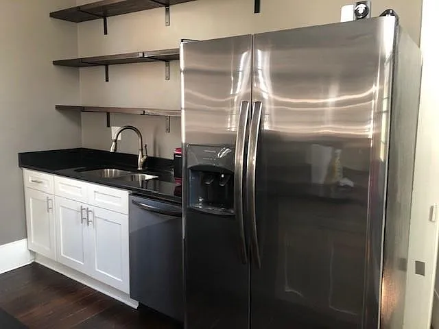 912 Newton St — Photo 5