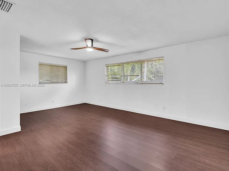 4500 SW 42nd Ter — Photo 33