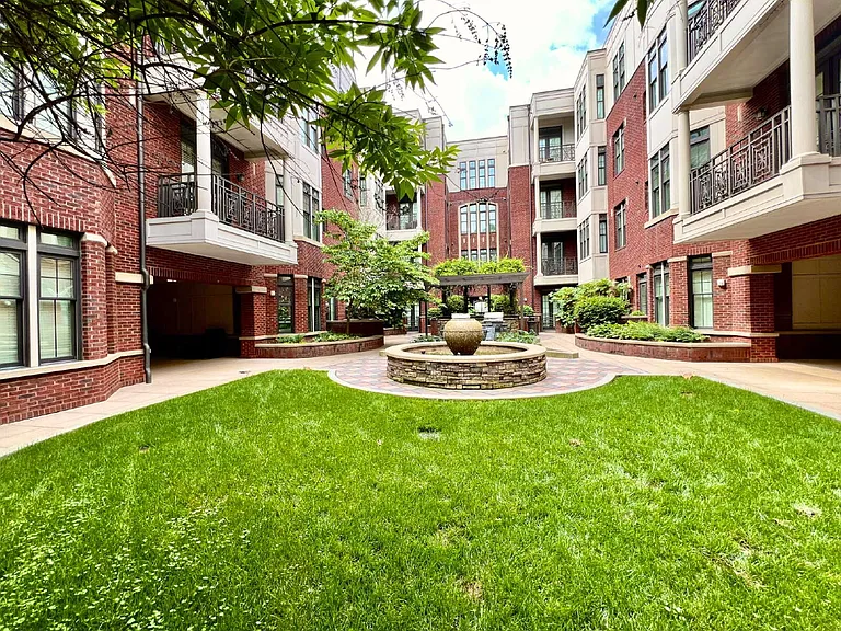 2810 Selwyn Ave #111 — Photo 6