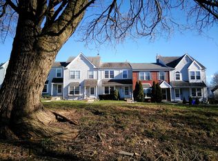 606 Greentree Ln, Norristown, PA 19403