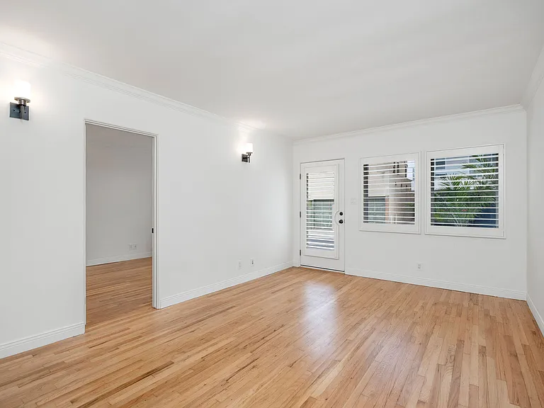 228 Lyndon St — Photo 4