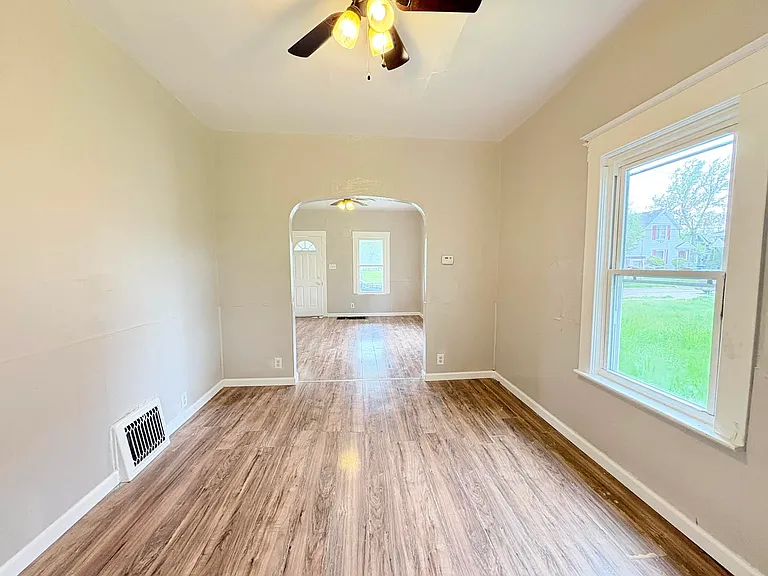 631 Curtis St — Photo 11