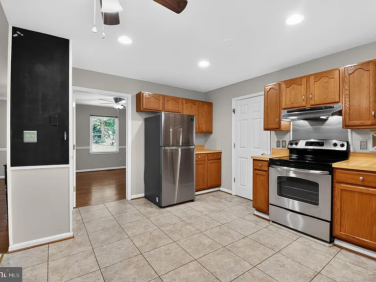 5118 Coach Ct — Photo 8