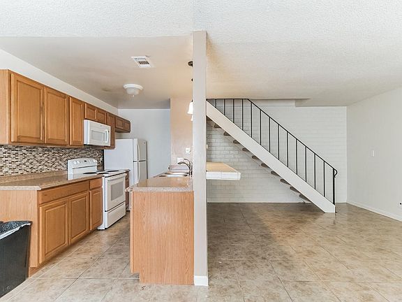 5th image of 1227 Pinetree Dr Unit 3