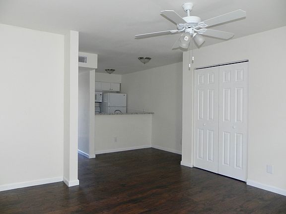 3rd image of 2722 Throckmorton St APT 202