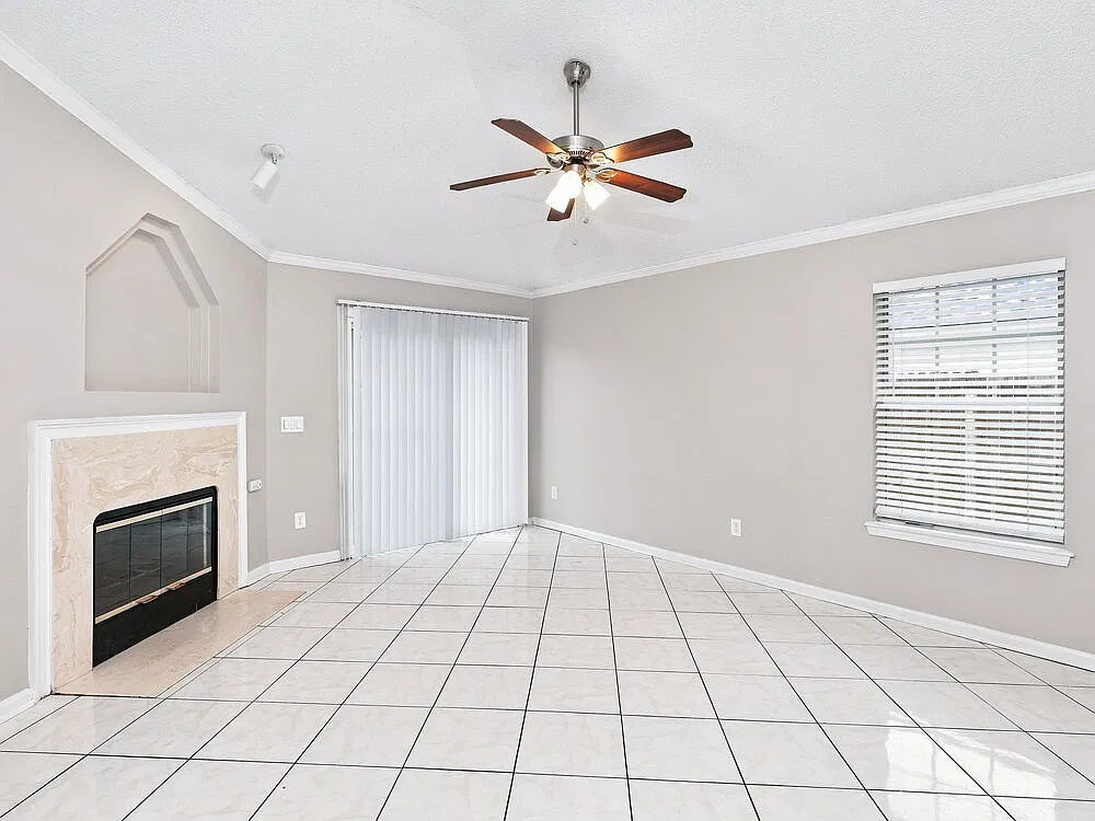 4 bed, 2.0 bath, 1761 sqft, $1,955 — Photo 4