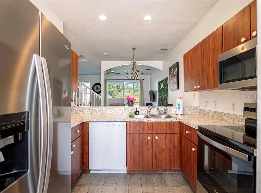 3 bed, 2.5 bath, 1468 sqft, $2,150 — Photo 2