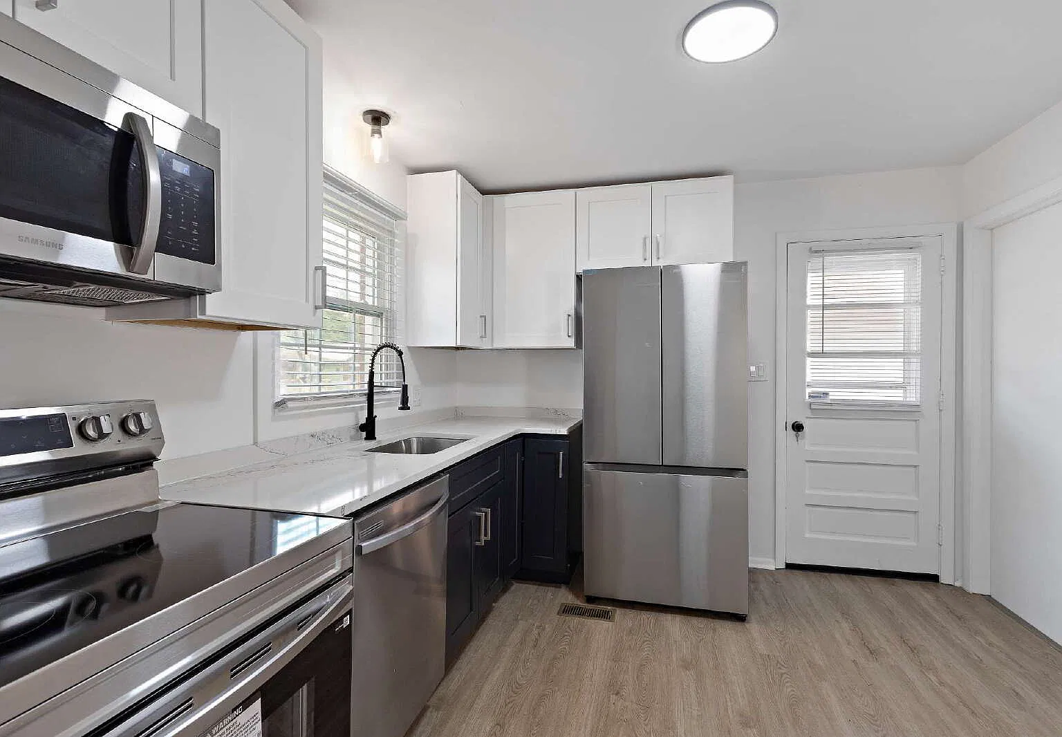3 bed, 2.0 bath, 1100 sqft, $1,800 — Photo 4
