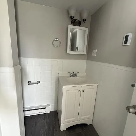 158 Wellington St — Photo 3