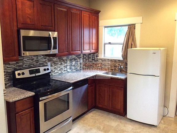 5th image of 828 E 44th St