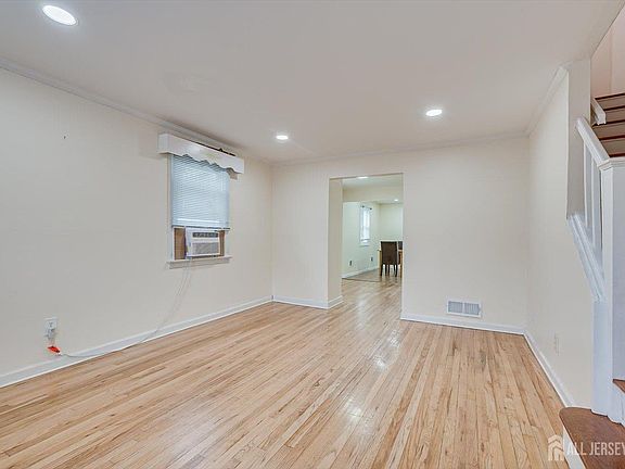 3rd image of 25 Park Ter