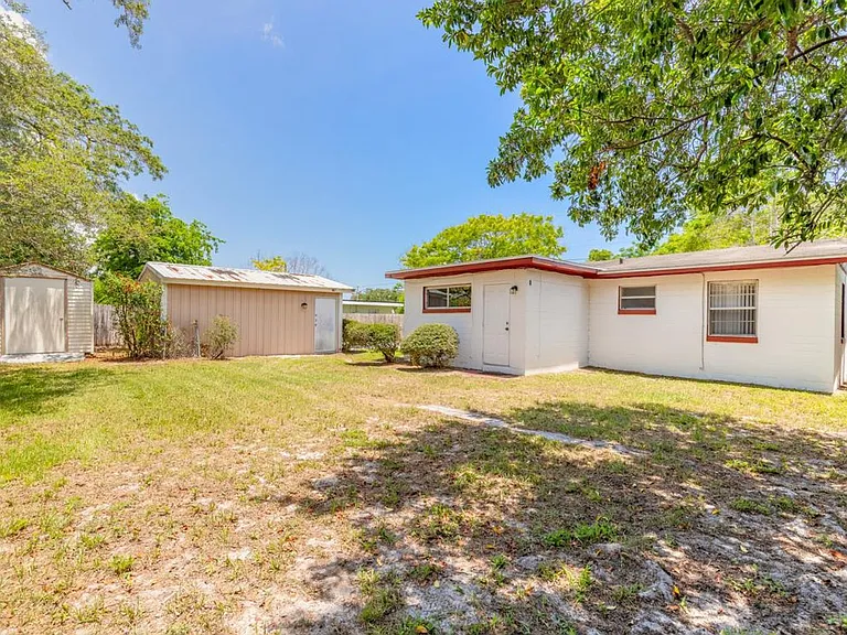 1584 Valencia Ave — Photo 23
