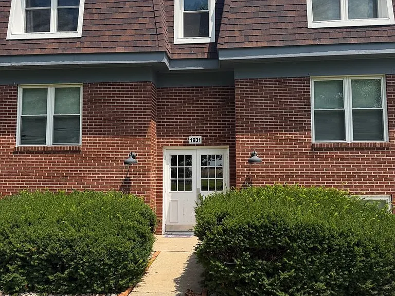 1931 N Bowman Ave — Photo 9
