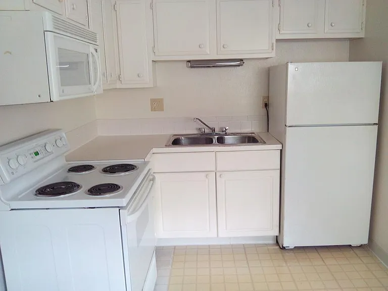 4745-4747 4749 4751 Oberlin Avenue Lorain Oh #4405 — Photo 3