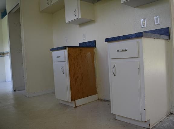3rd image of 208 Nancy St