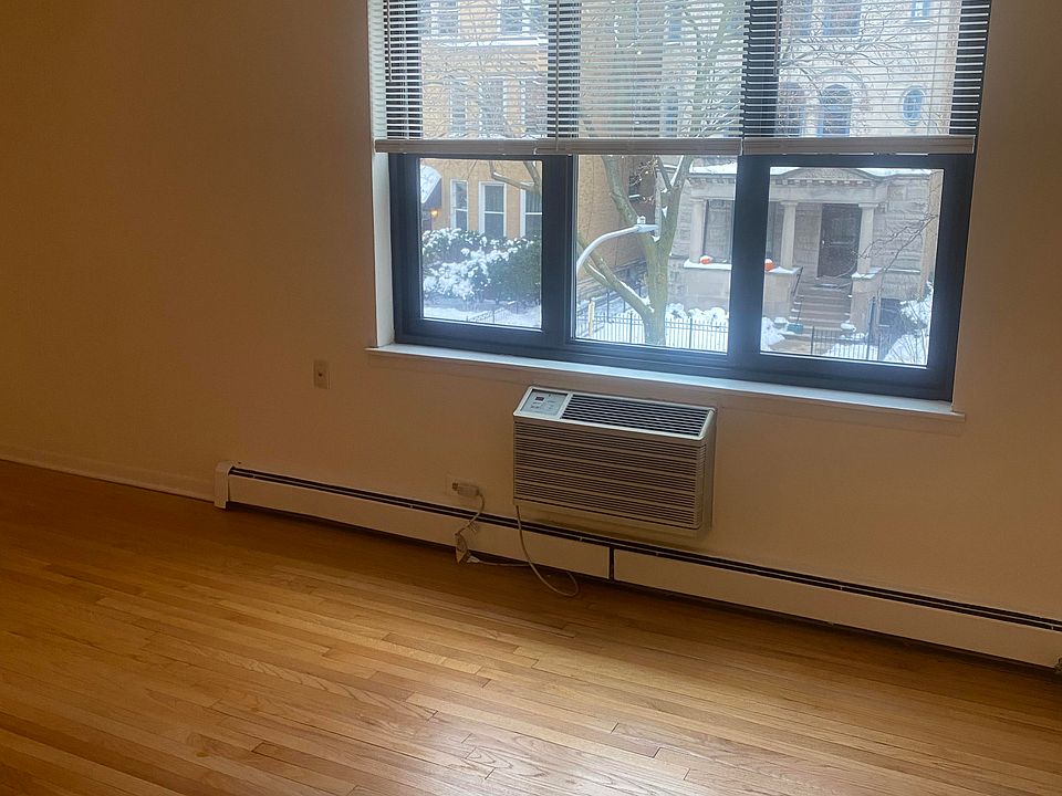 1st image of 444 W Oakdale Ave #3
