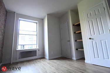 Rented by Wave Real Estate Group