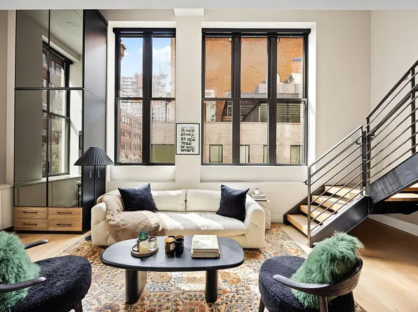 421 Hudson St APT 214, New York, NY 10014