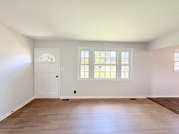 3rd image of 112 Norris Dr