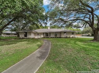 517 Sunhaven Dr, Windcrest, TX 78239