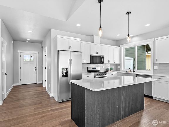 5th image of 320 W 3rd Street