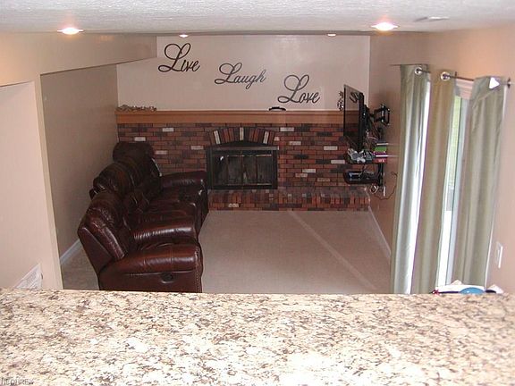 5th image of 115 Wellsley Pl