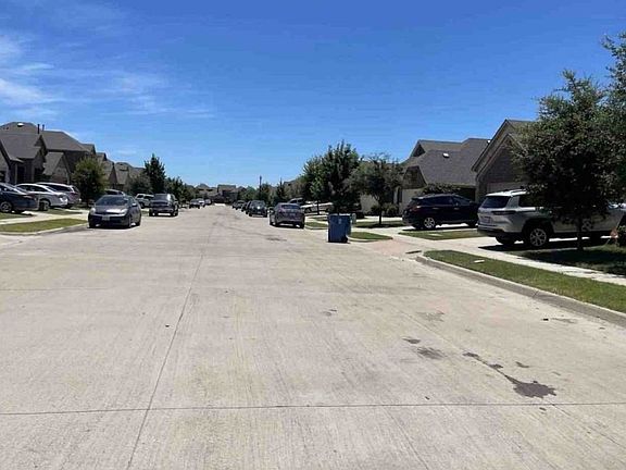 Exterior Neighborhood (street photo)