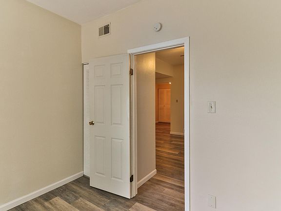 2nd image of 5582 Pershing Ave APT 22