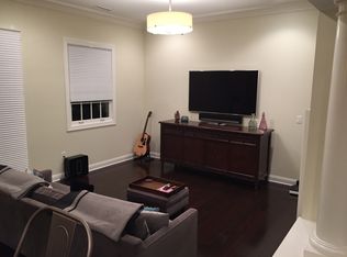 26 Carillon Cir, Livingston, NJ