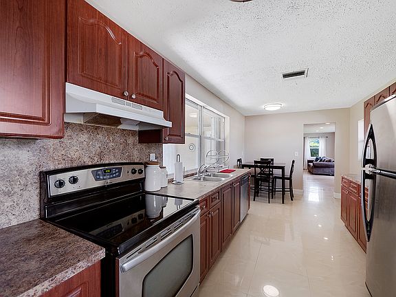 3rd image of 19315 NW 19th Ct