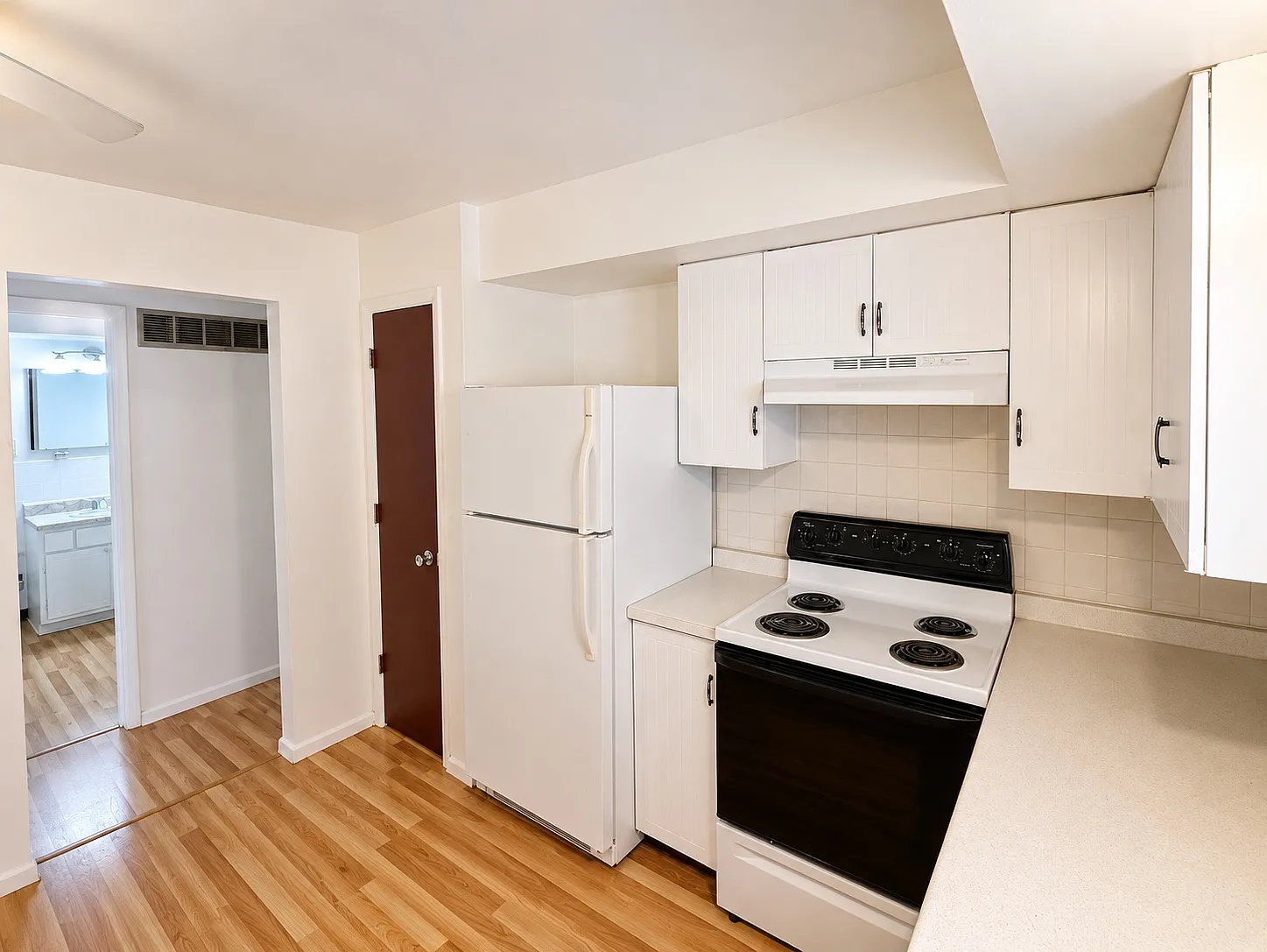 2 bed, 900 sqft, $1,050 — Photo 4