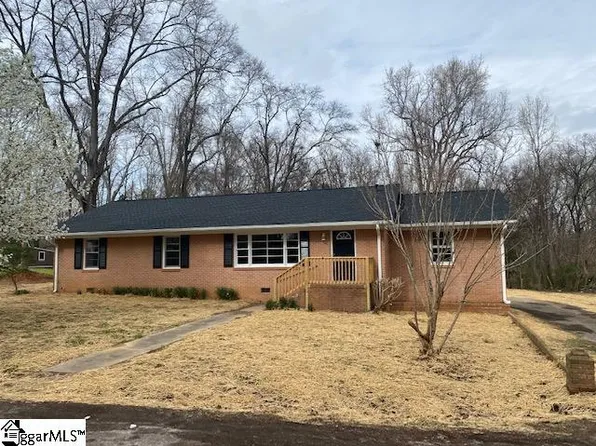 187 Babb Cir, Gray Court, SC 29645